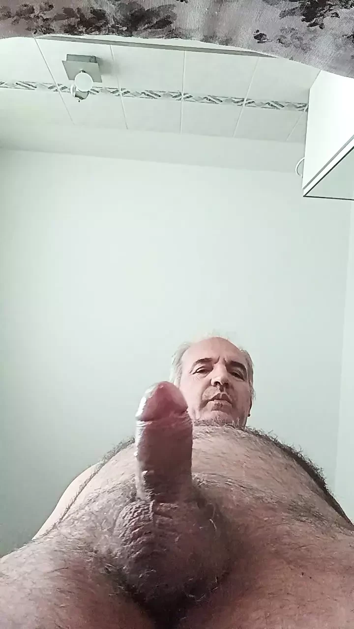 Tutorial per un piacevole massaggio del pene con un flusso di sperma sullo schermo dello smartphone
