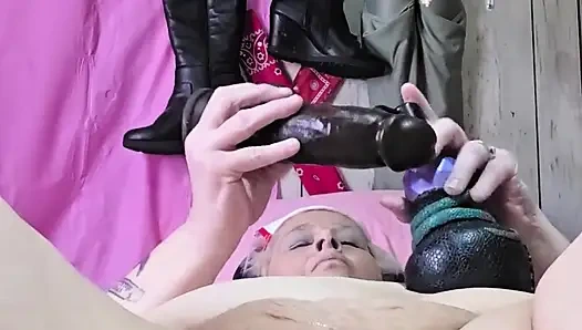 Пуму трахнули, пытая большой толстый орех