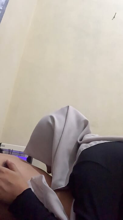 18세 이상 자지를 빠는 핫한 십대