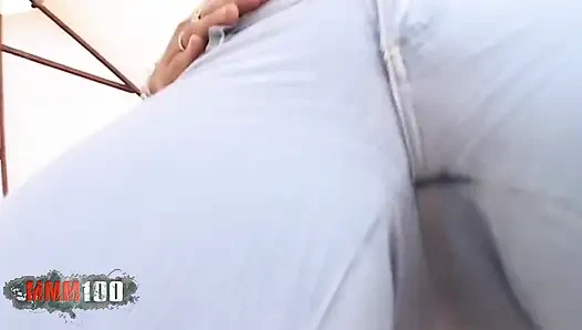 Luna: cewek semok latina ini lagi asik bugil di teras rumahnya...