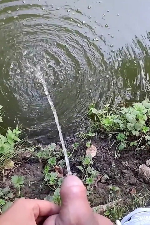 Long Pissing to the Water Makes Water Bubbly