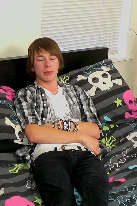 Devon Likes Some Hole Play While He Jerks It
