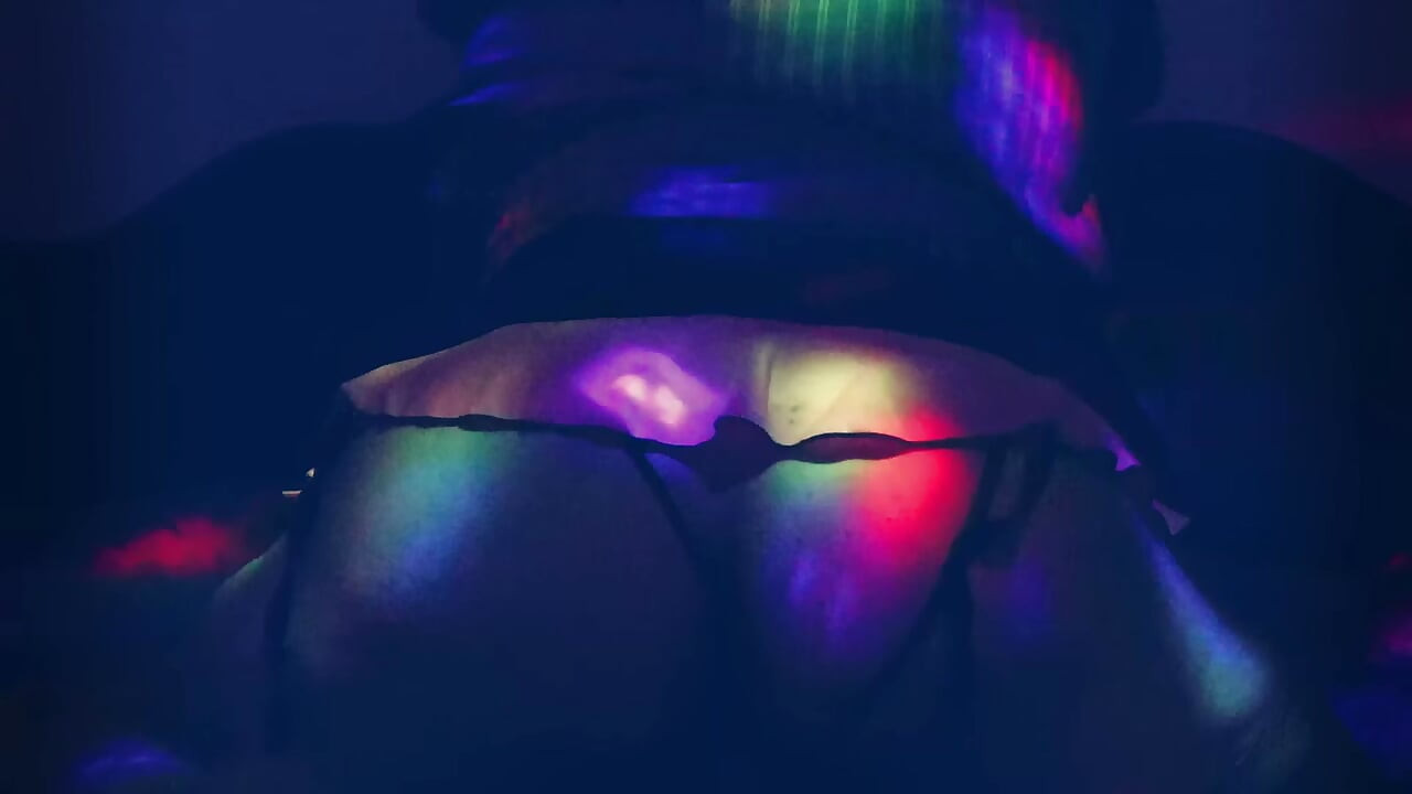 Hot Ass Wiggle, Enjoy Watching My Hot Ass That Desires You