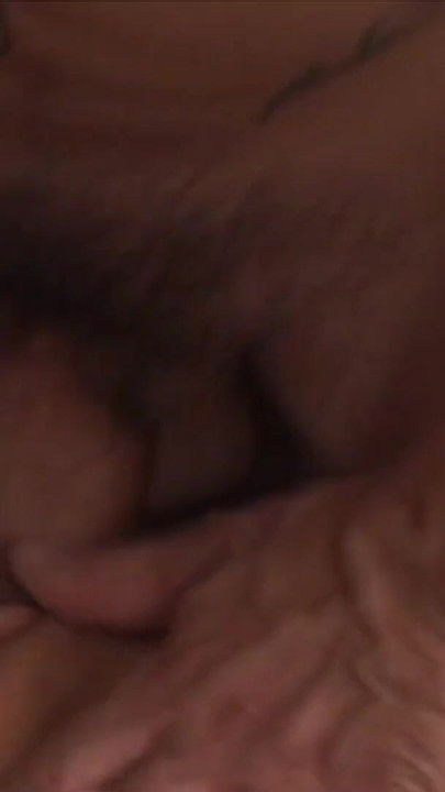 令人啪的时刻“三个身体热辣的可爱女孩和一个伟大的男人有很棒的性爱”