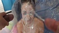 Nikki Vee промокла от камшотов на лицо