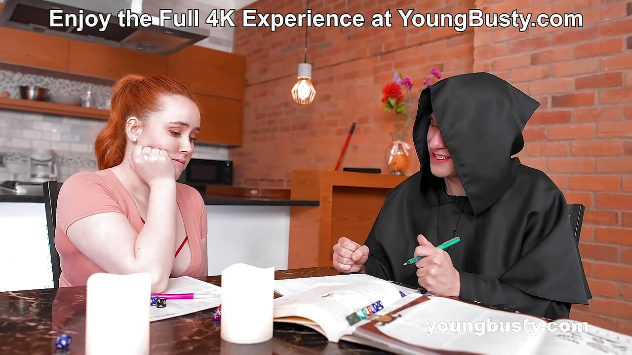 Geeks Love Dungeons &Dragons, dar Lexa vrea doar să se fută la YoungBusty