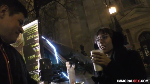 Brunette in live show gets eaten out