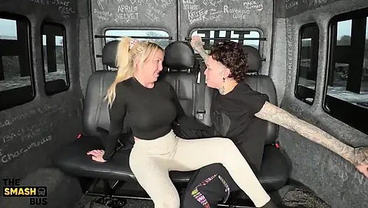 N ngajak ngentot istri hot pakai strap-on