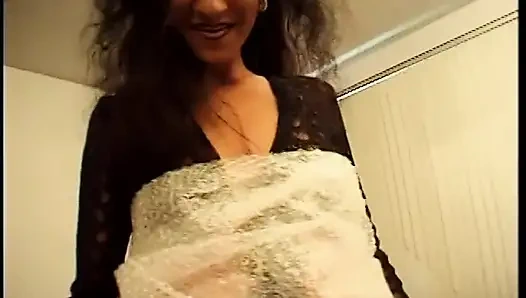 Süßes sonnenbrautes babenikki Neals wird gerne auf dem Herschey Highway gefahren