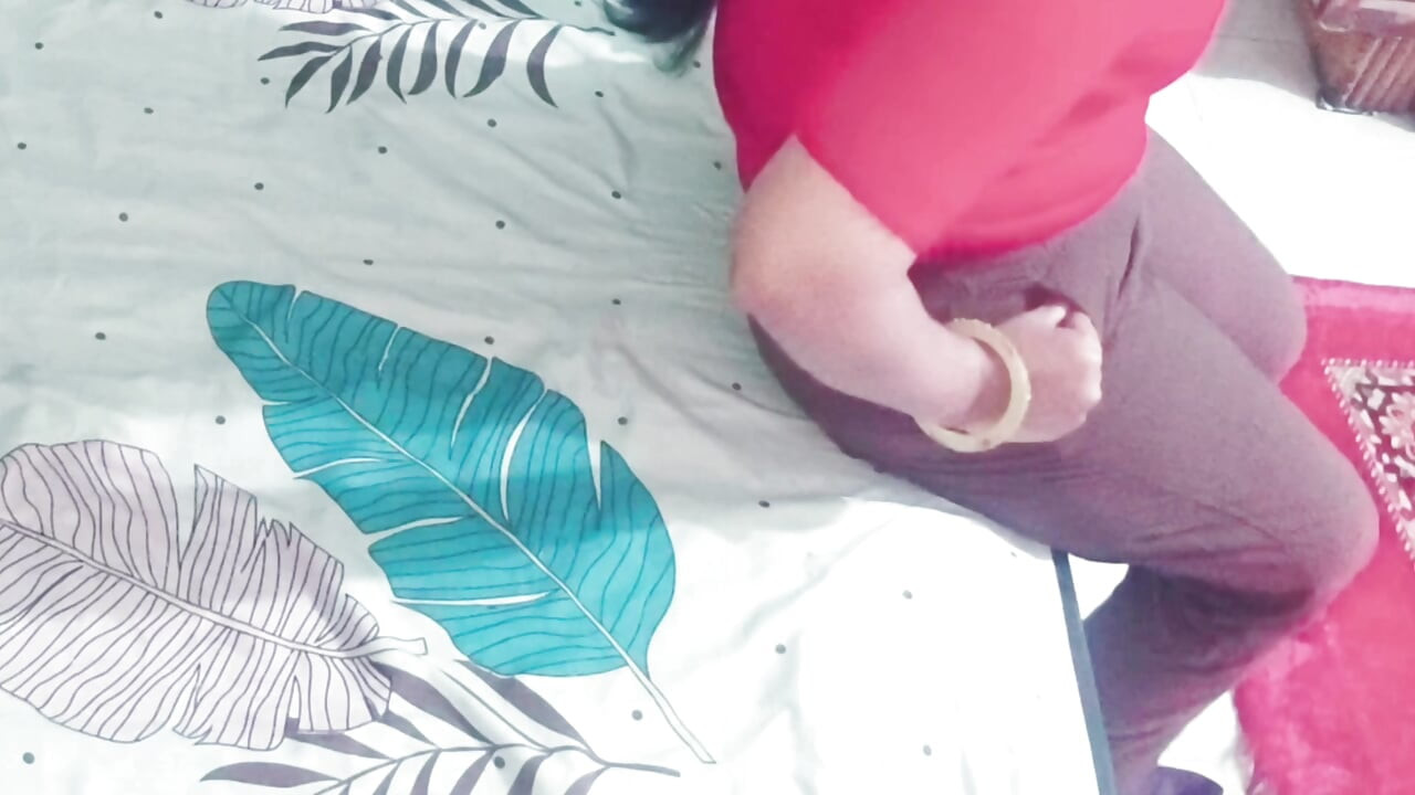 Latika open, njena haljina i puno golo seksi telo