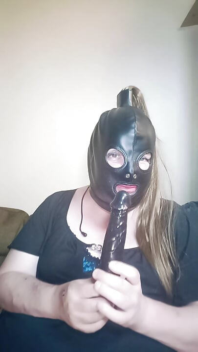 Stephanie-Nicole tries her hands as a sex toy reviewer