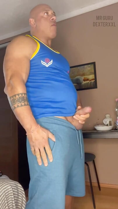 Gay Bodybuilder Pornstar Wank at Home