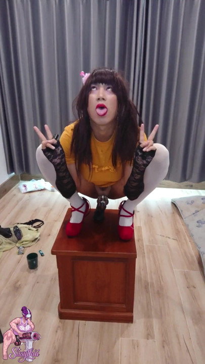 Sissythai fucking bbc dilldo until her ahegao eye | Clip 3