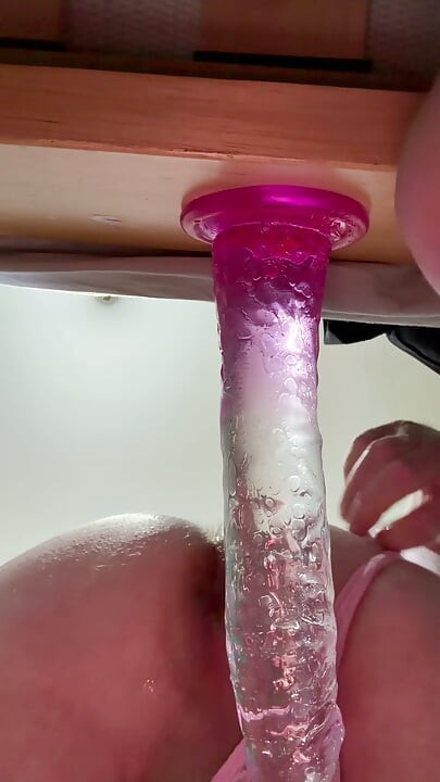 Sissy anal eğitimi, 2 yeni dildo
