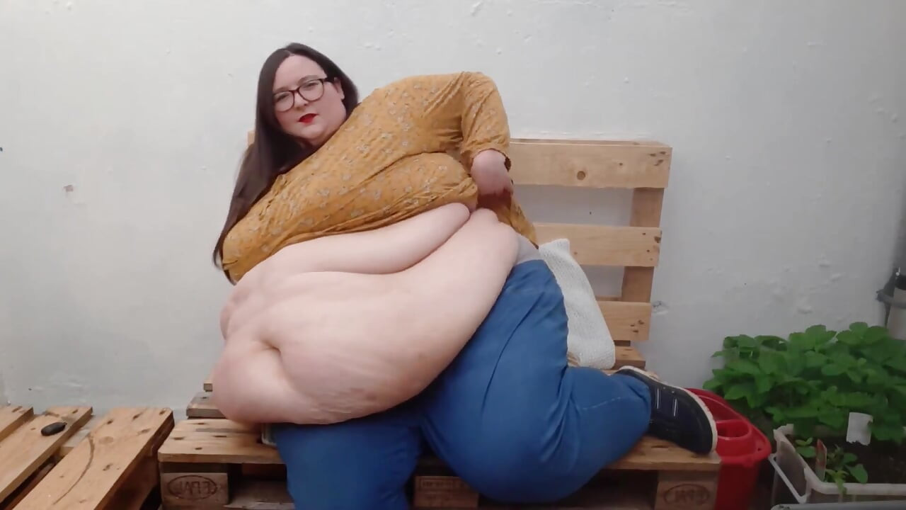 SSBBW hemmelig hage mage og pupper lek