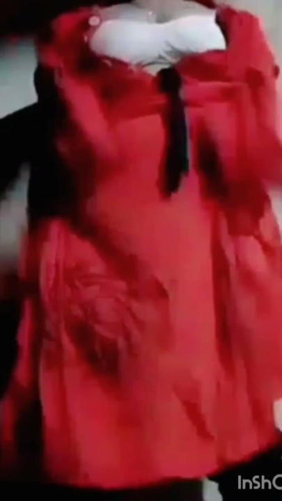Ateşli genç kız öğrenci ateşli seksi havalı göğüslerini ovuyor | Klip 1