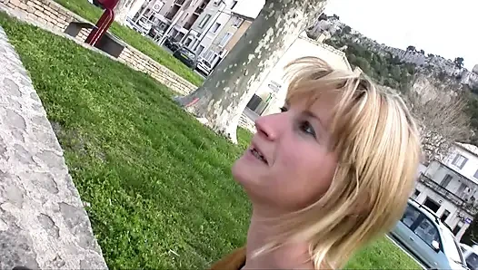 Шлюхе глубоко и грубо отдолбили ее очко