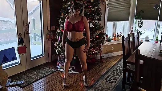Мамочка-домохозяйка огромные сиськи и большая задница на Рождество, только ПОКЛОННИКИ, зрелая милфа