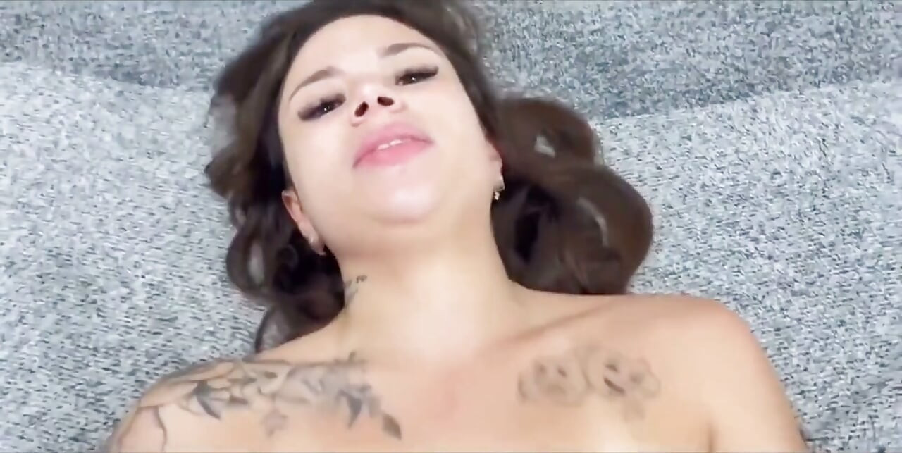 ¡Mi novia me atrapó follando una muñeca, se puso cachonda y también lo quería! Parte 3