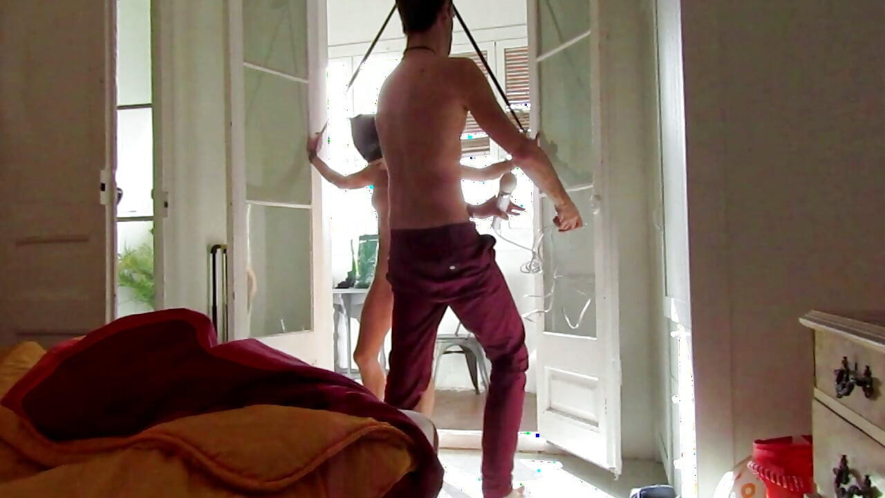 I tie and blind my friend and fuck her at her house. Homemade video