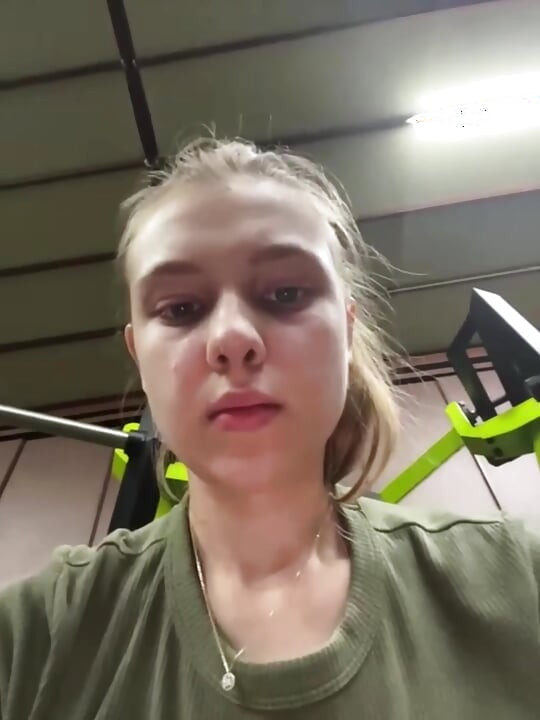 Extreme Squirting in the public gym with jucielussie
