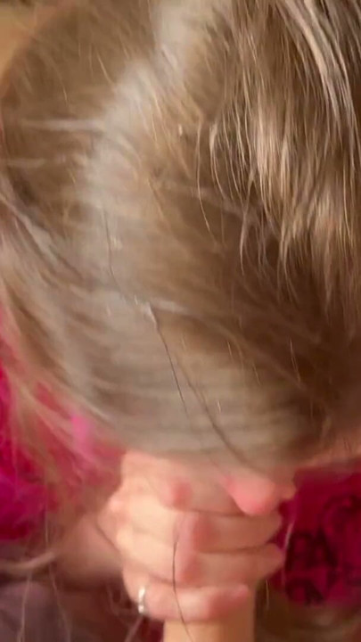 Russische schoonheid geniet van pikzuigen en heet sperma in haar lieve mond krijgen | Clip 3
