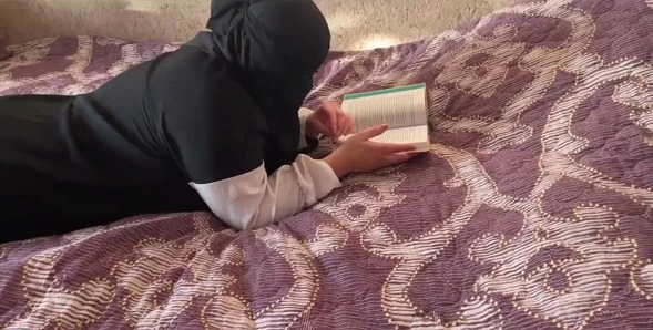 Memek tante seksi suriah berhijab dicrot sperma hangat