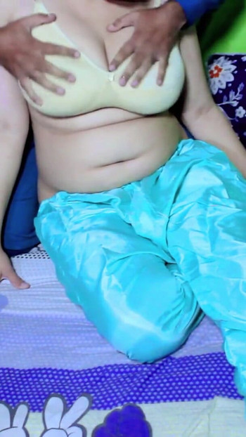 desi dost ki dulhan ki chudai choot mari dost ki dulhan ki | Klip 2