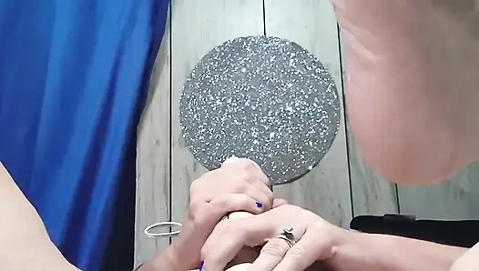 Geile schlampe benutzt 3, um ihre fiesen bedürfnisse zu befriedigen