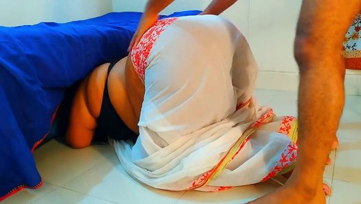 Tamil MILF Stepmom Stuck Under Bed with white saree & black blouse, when she cleaning under bed then stepson fuck her