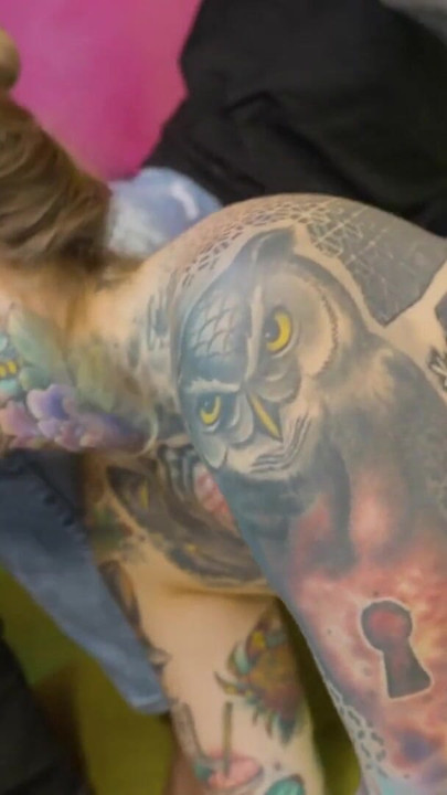 Tatovert hushjelp ødelagt 3 haner, dobbel penetrasjon ville analgaper | Klipp 1
