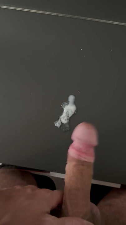En el dormitorio embrujado con esperma