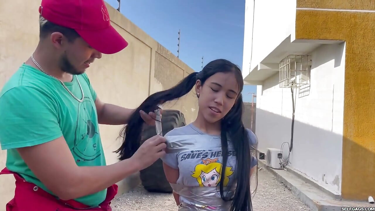 Bored 18-year-old Wants Sexy Handyman Bondage (episode 2 of 2)