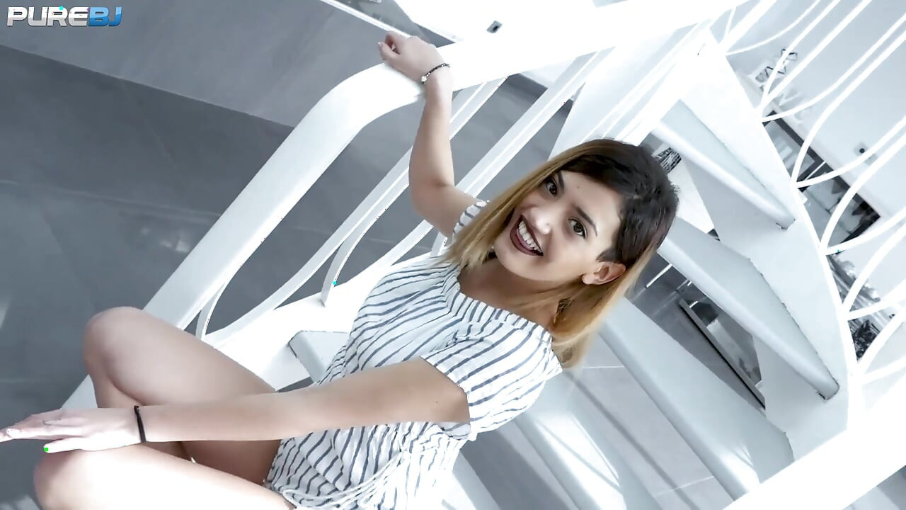 Provocatoare Penelope spermă nelimitat muie adâncă în gât