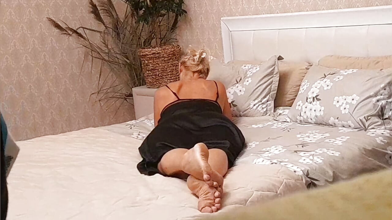 Mature Blonde Amateur Wife Selena Enjoys Massage Sex