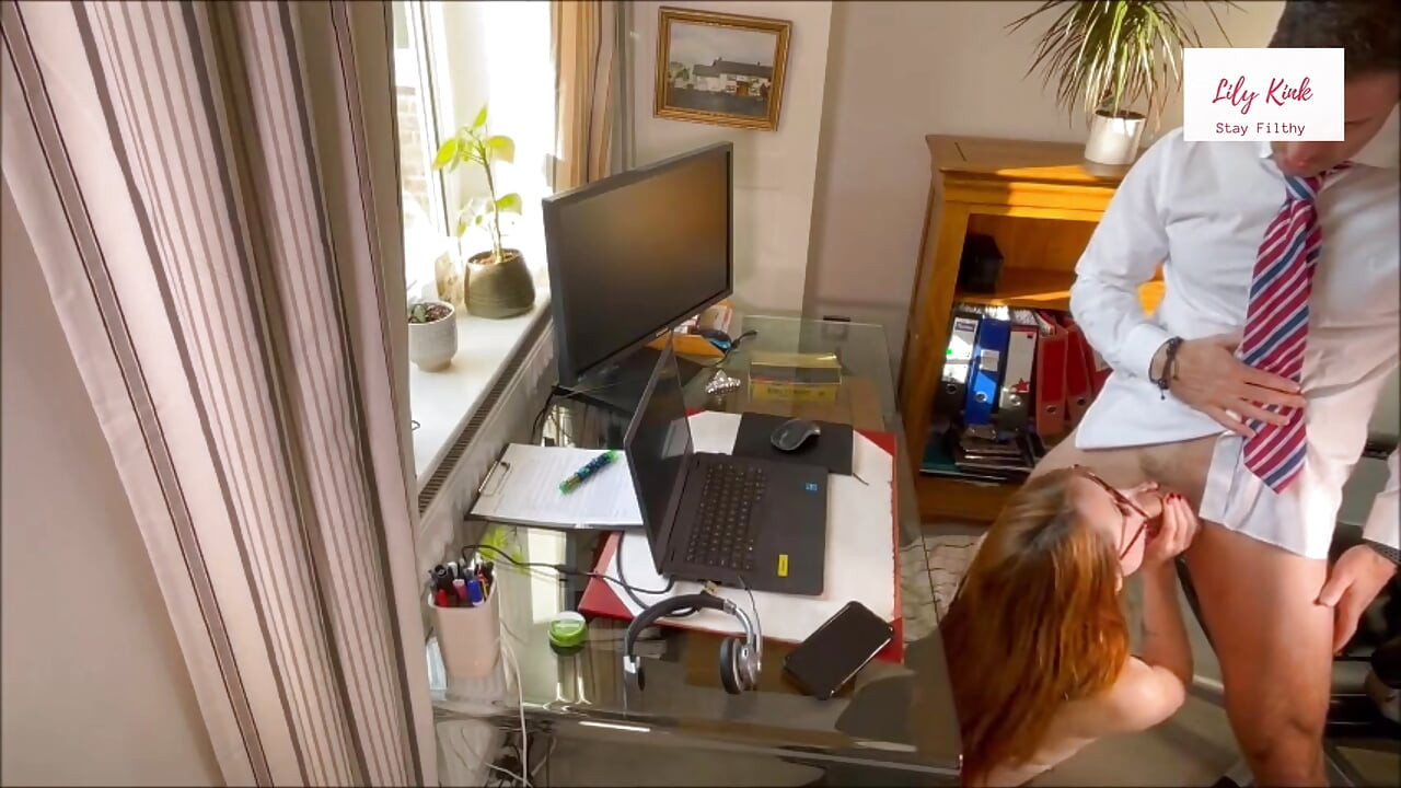 SEDUCING MY BOSS IN THE OFFICE AND GETTING FUCKED OVER THE DESK