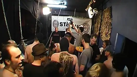 Ggg - Live-gangbang-party - Adina Nimmt Es Mit Mehreren Typen Auf Und Bekommt Eine Unordentliche Gesichtsbesamung