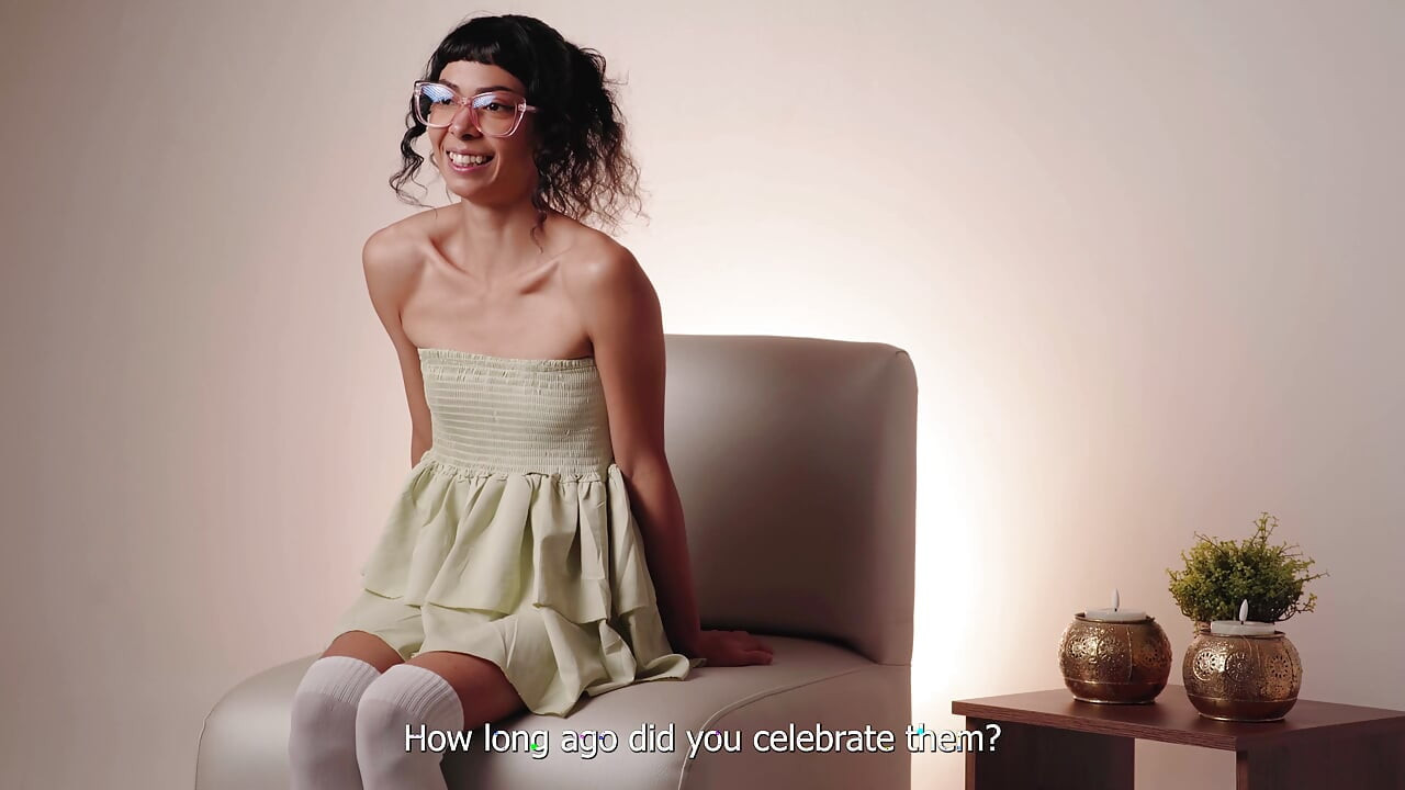 Kasting sitne 19-godišnjakinje (njen prvi anal)