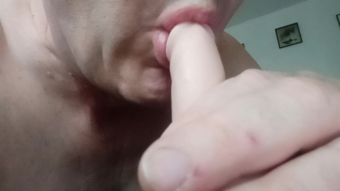 I like to suck.