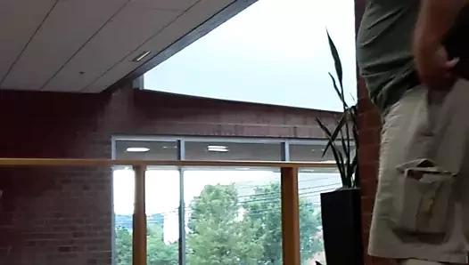 대낮에 로비에서 자위하는 대디