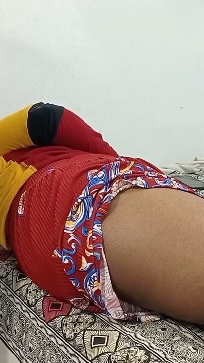 Tamil üvey kız kardeş porno izliyor üvey erkek kardeşi yakalandı ve sert üvey kız kardeş edepsizce ateşli inliyor | Klip 1