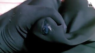 Een korte video van Satar Majhabi Mumin nieuwe video.  Moslima Satar Majhabi Talim met zwarte burqa zwarte hand Muja zwart condoom