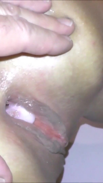 Emlékezetes pillanat a "No Condom Fuck for German Street Hooker with Creampie Lick" című filmből