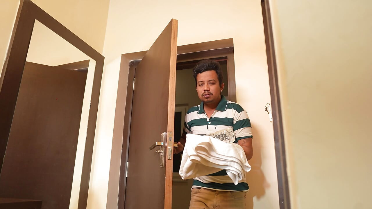 HOTEL MANAGER HAVING FUN WITH GIRL COSTUMER