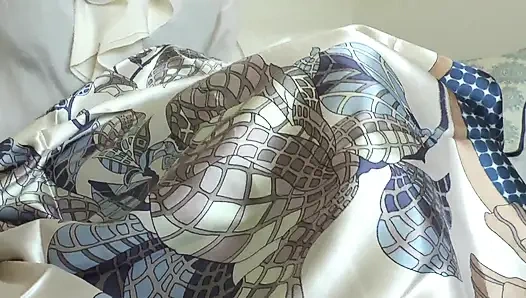 Syal satin baruku bikin kamu pengen muncrat dan lemah, scarf joi, lady victoria valente