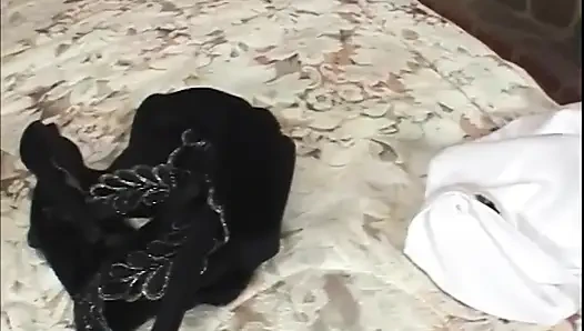 Заботливая мачеха предлагает падчерице получить реальный опыт с большим хуем