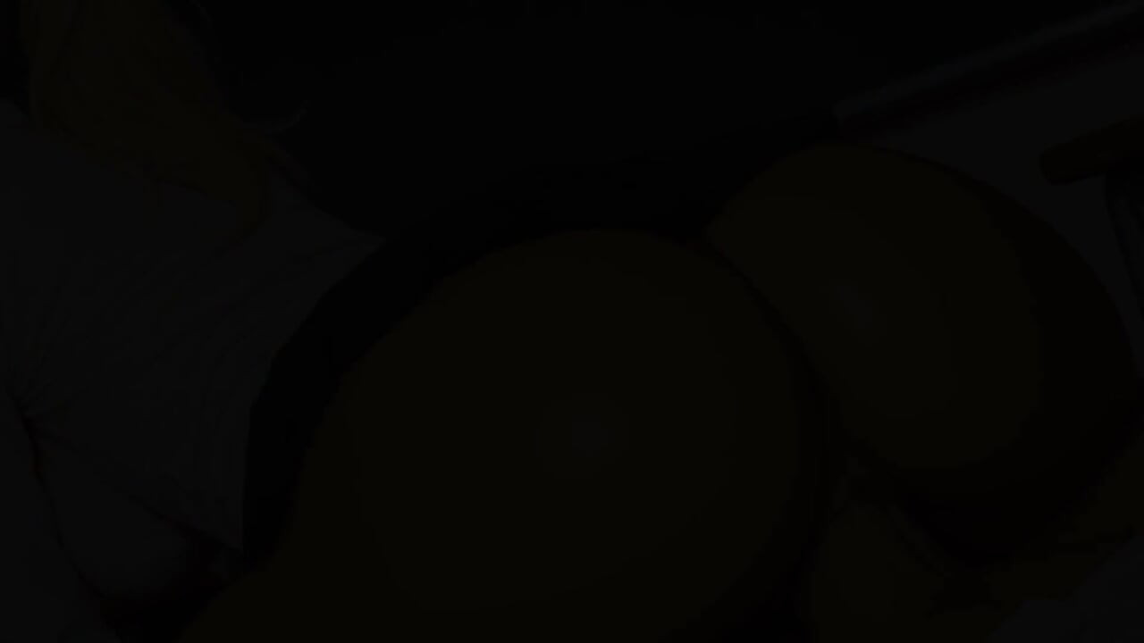 Mama vitregă călărește o pulă mare și gemete Asmr