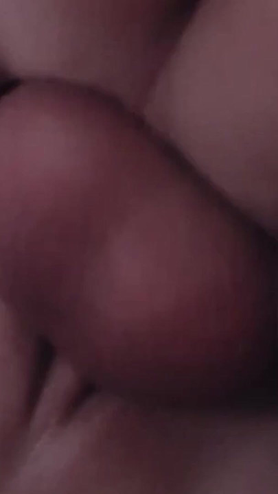 「彼の継娘は彼が彼女とセックスするのが好きです!」からの迫力ある瞬間。