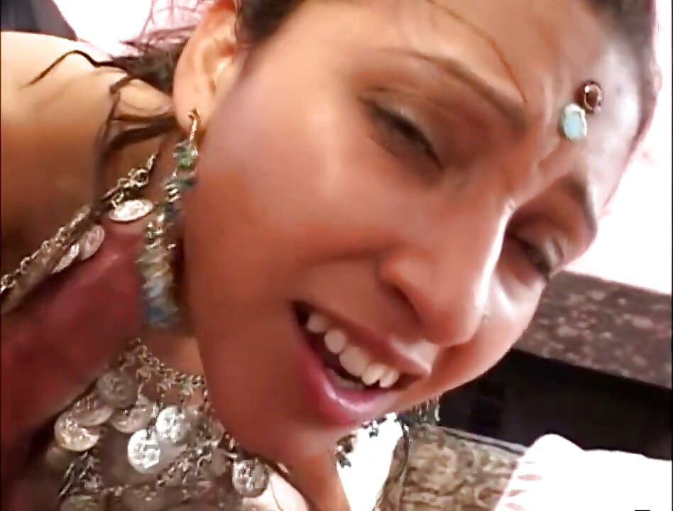 Sexy Asian babe pussy fucking threesome cum in mouth