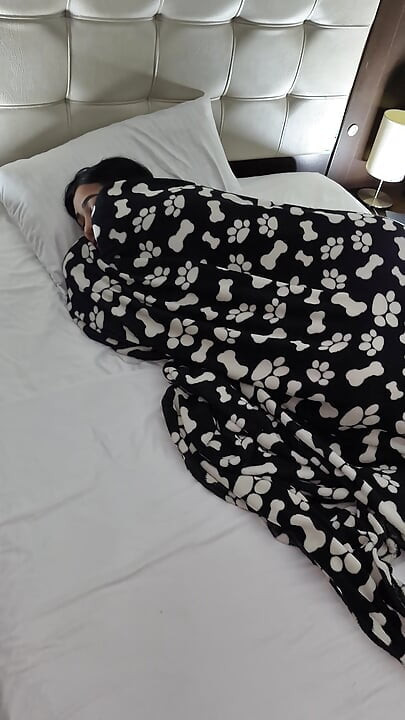 我无法反对, 这个美丽的男人提议给我按摩, 并给了我他的鸡巴